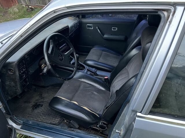 Серый Опель Сенатор, объемом двигателя 2.2 л и пробегом 200 тыс. км за 500 $, фото 4 на Automoto.ua