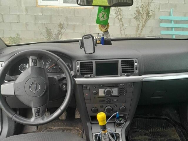 Белый Опель Сигнум, объемом двигателя 0 л и пробегом 300 тыс. км за 1300 $, фото 4 на Automoto.ua