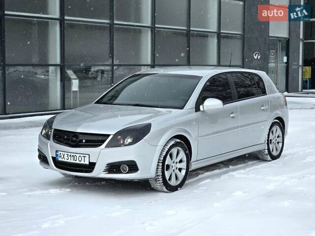 Белый Опель Сигнум, объемом двигателя 1.8 л и пробегом 208 тыс. км за 4900 $, фото 2 на Automoto.ua