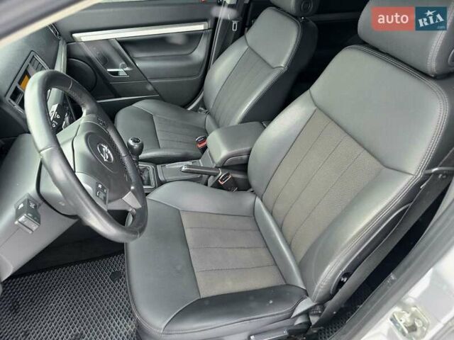 Белый Опель Сигнум, объемом двигателя 1.8 л и пробегом 208 тыс. км за 4900 $, фото 16 на Automoto.ua