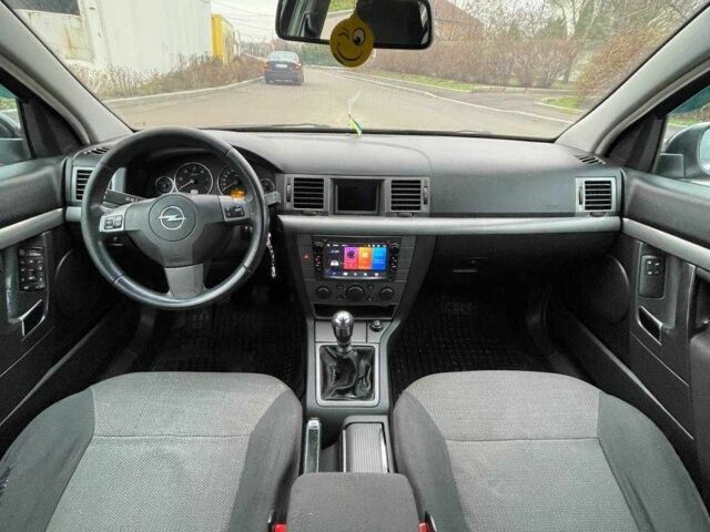 Черный Опель Сигнум, объемом двигателя 2.2 л и пробегом 297 тыс. км за 4600 $, фото 6 на Automoto.ua