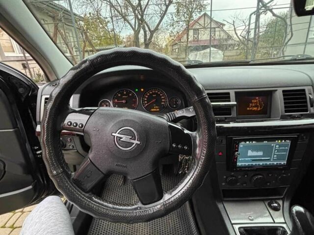 Черный Опель Сигнум, объемом двигателя 3 л и пробегом 290 тыс. км за 3850 $, фото 4 на Automoto.ua