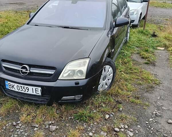 Черный Опель Сигнум, объемом двигателя 2.2 л и пробегом 370 тыс. км за 2000 $, фото 3 на Automoto.ua