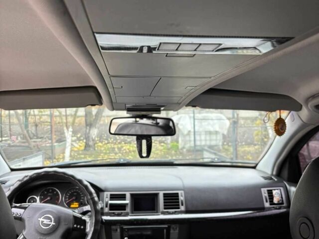 Черный Опель Сигнум, объемом двигателя 3 л и пробегом 290 тыс. км за 3850 $, фото 5 на Automoto.ua