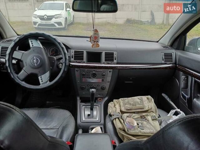 Черный Опель Сигнум, объемом двигателя 2.2 л и пробегом 370 тыс. км за 2000 $, фото 1 на Automoto.ua