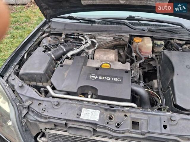 Черный Опель Сигнум, объемом двигателя 2 л и пробегом 360 тыс. км за 2600 $, фото 2 на Automoto.ua