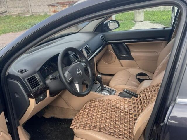 Черный Опель Сигнум, объемом двигателя 3 л и пробегом 230 тыс. км за 4500 $, фото 2 на Automoto.ua