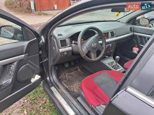 Черный Опель Сигнум, объемом двигателя 2 л и пробегом 360 тыс. км за 2600 $, фото 3 на Automoto.ua