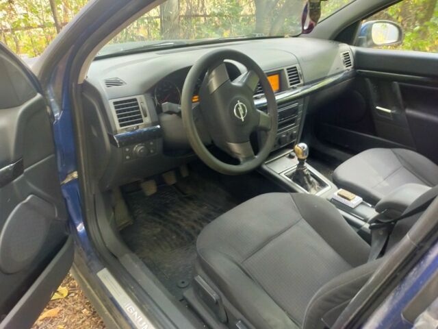 Черный Опель Сигнум, объемом двигателя 1.9 л и пробегом 210 тыс. км за 1600 $, фото 4 на Automoto.ua