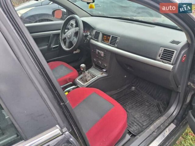 Черный Опель Сигнум, объемом двигателя 2 л и пробегом 360 тыс. км за 2600 $, фото 5 на Automoto.ua