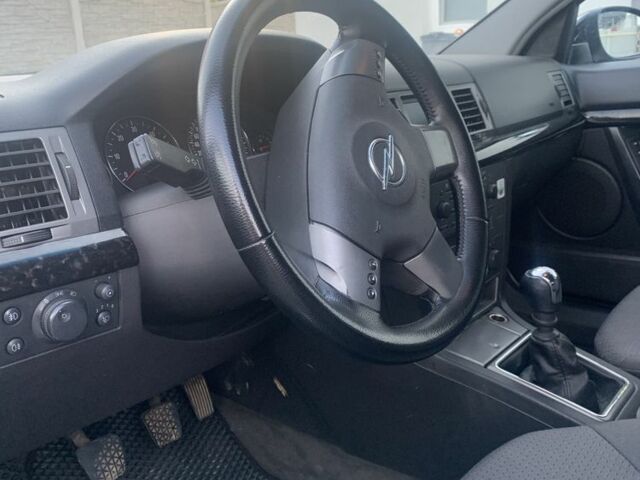 Черный Опель Сигнум, объемом двигателя 1.9 л и пробегом 324 тыс. км за 4500 $, фото 5 на Automoto.ua