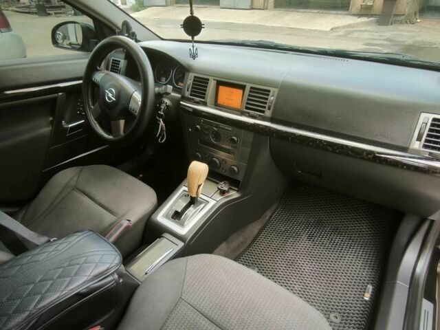 Черный Опель Сигнум, объемом двигателя 2.2 л и пробегом 280 тыс. км за 3016 $, фото 10 на Automoto.ua