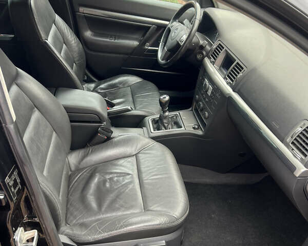 Черный Опель Сигнум, объемом двигателя 1.91 л и пробегом 181 тыс. км за 5700 $, фото 5 на Automoto.ua