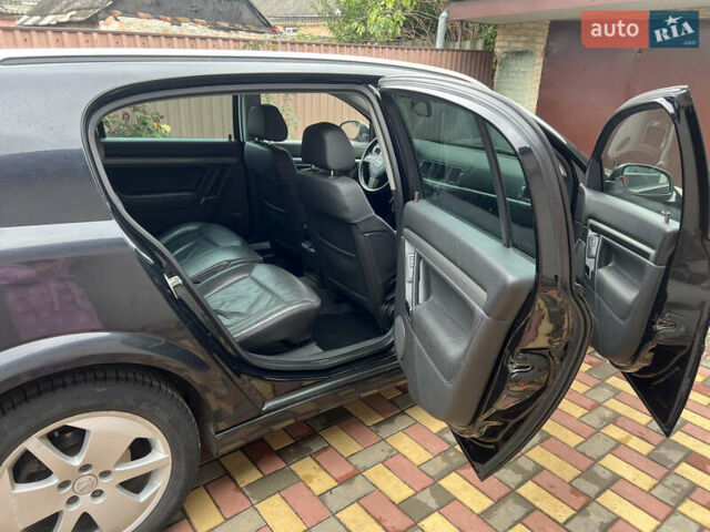 Черный Опель Сигнум, объемом двигателя 1.91 л и пробегом 181 тыс. км за 5700 $, фото 6 на Automoto.ua