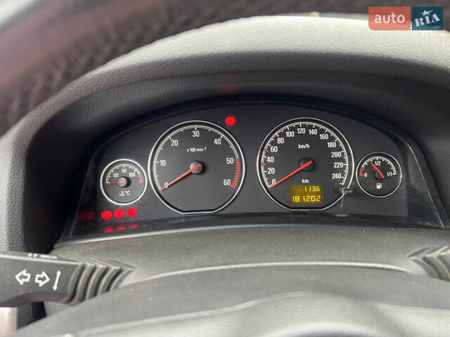 Черный Опель Сигнум, объемом двигателя 1.91 л и пробегом 181 тыс. км за 5700 $, фото 14 на Automoto.ua