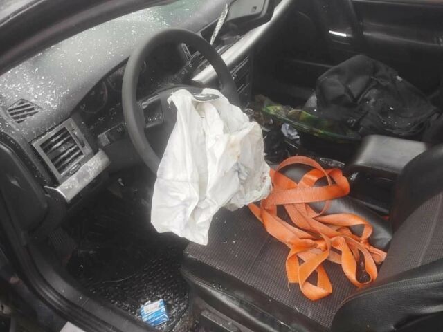 Черный Опель Сигнум, объемом двигателя 1.9 л и пробегом 250 тыс. км за 1000 $, фото 3 на Automoto.ua