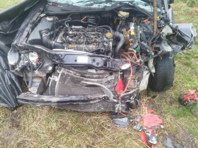 Черный Опель Сигнум, объемом двигателя 1.9 л и пробегом 250 тыс. км за 1000 $, фото 6 на Automoto.ua