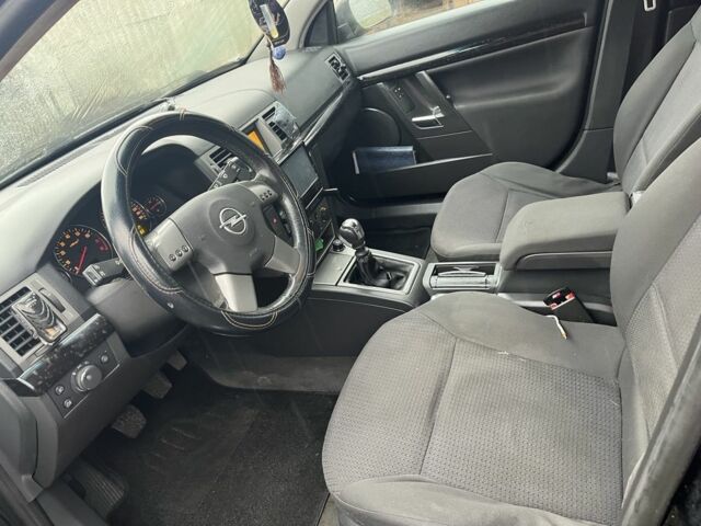 Черный Опель Сигнум, объемом двигателя 2.2 л и пробегом 307 тыс. км за 3800 $, фото 5 на Automoto.ua