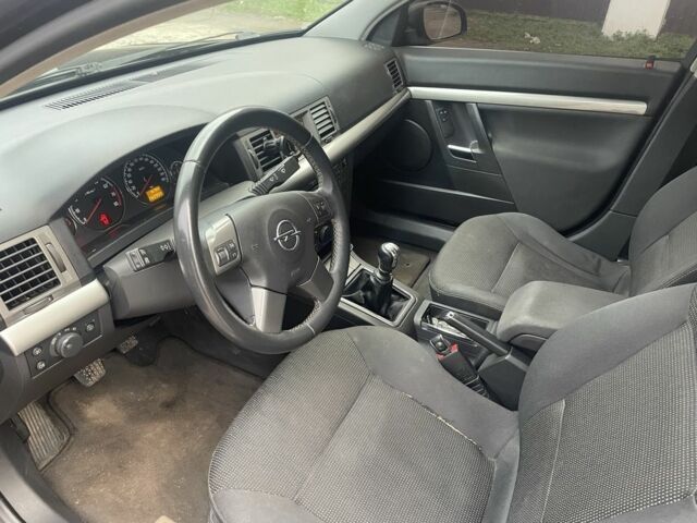 Черный Опель Сигнум, объемом двигателя 2.2 л и пробегом 261 тыс. км за 4400 $, фото 5 на Automoto.ua