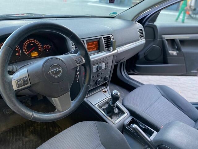 Черный Опель Сигнум, объемом двигателя 1.9 л и пробегом 180 тыс. км за 2100 $, фото 9 на Automoto.ua