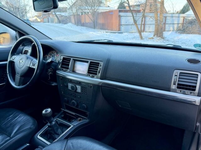 Черный Опель Сигнум, объемом двигателя 1.9 л и пробегом 299 тыс. км за 3250 $, фото 4 на Automoto.ua