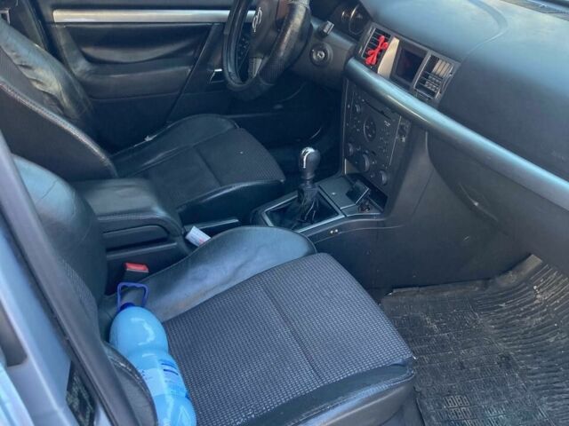 Серый Опель Сигнум, объемом двигателя 2.2 л и пробегом 300 тыс. км за 2150 $, фото 10 на Automoto.ua