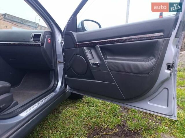 Серый Опель Сигнум, объемом двигателя 2.17 л и пробегом 326 тыс. км за 3600 $, фото 18 на Automoto.ua