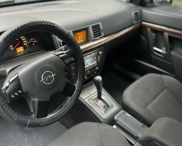 Серый Опель Сигнум, объемом двигателя 2.17 л и пробегом 360 тыс. км за 4250 $, фото 8 на Automoto.ua