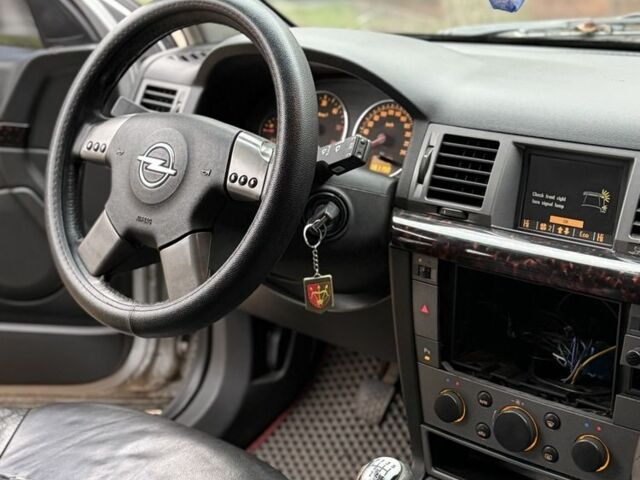 Серый Опель Сигнум, объемом двигателя 3 л и пробегом 300 тыс. км за 1450 $, фото 10 на Automoto.ua