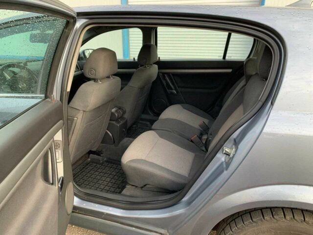 Серый Опель Сигнум, объемом двигателя 2.2 л и пробегом 180 тыс. км за 3500 $, фото 7 на Automoto.ua