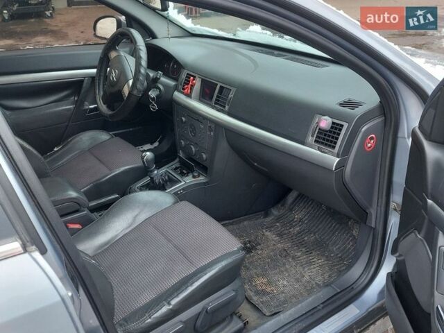 Серый Опель Сигнум, объемом двигателя 3 л и пробегом 300 тыс. км за 1111 $, фото 11 на Automoto.ua