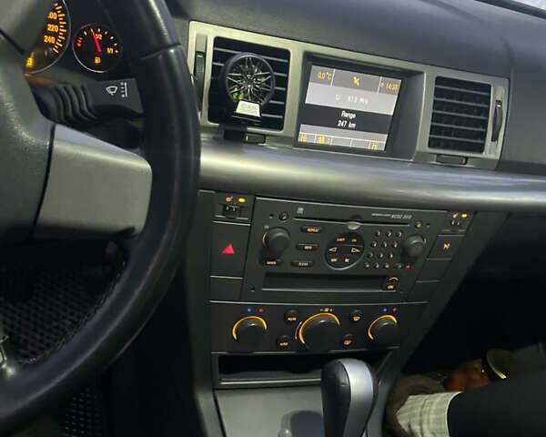 Серый Опель Сигнум, объемом двигателя 2.2 л и пробегом 240 тыс. км за 3700 $, фото 10 на Automoto.ua