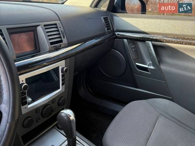 Серый Опель Сигнум, объемом двигателя 2.2 л и пробегом 248 тыс. км за 3500 $, фото 7 на Automoto.ua