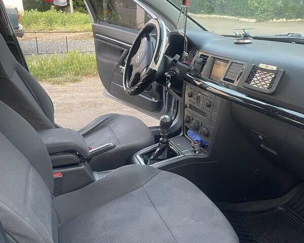 Серый Опель Сигнум, объемом двигателя 2.2 л и пробегом 380 тыс. км за 3700 $, фото 11 на Automoto.ua