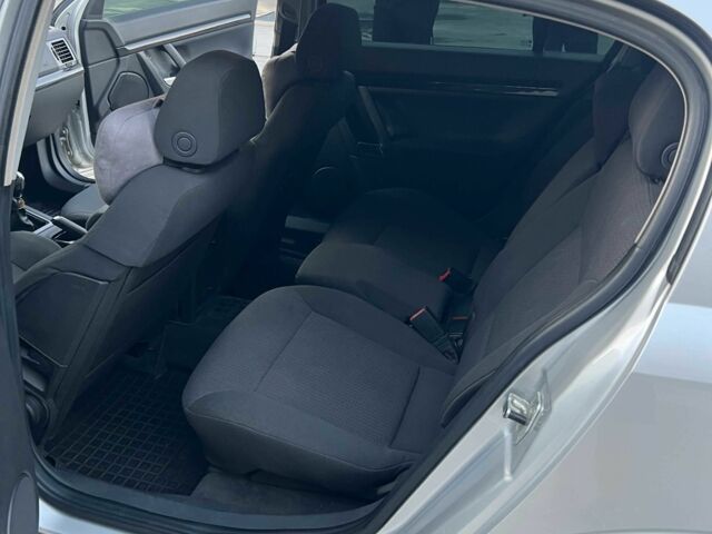 Серый Опель Сигнум, объемом двигателя 2.2 л и пробегом 200 тыс. км за 3800 $, фото 10 на Automoto.ua