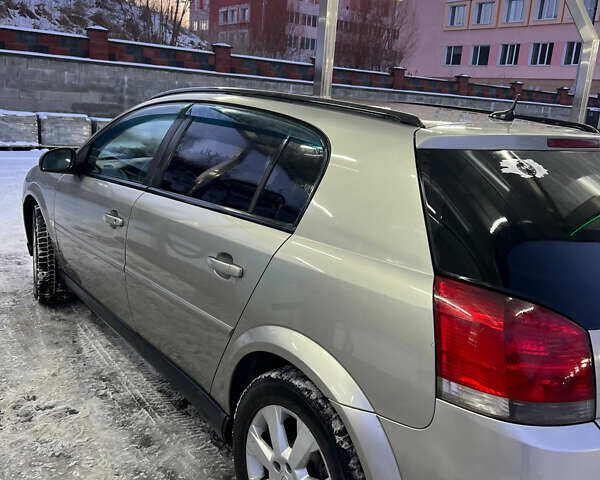 Серый Опель Сигнум, объемом двигателя 2.2 л и пробегом 240 тыс. км за 3700 $, фото 5 на Automoto.ua