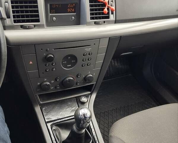 Серый Опель Сигнум, объемом двигателя 2.2 л и пробегом 228 тыс. км за 3200 $, фото 10 на Automoto.ua