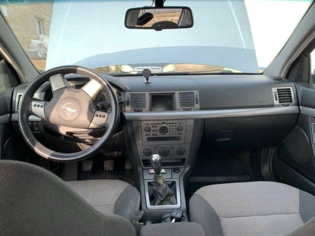 Серый Опель Сигнум, объемом двигателя 2.2 л и пробегом 180 тыс. км за 3500 $, фото 3 на Automoto.ua