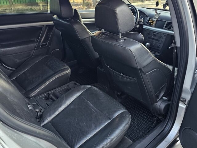 Серый Опель Сигнум, объемом двигателя 3 л и пробегом 390 тыс. км за 3500 $, фото 9 на Automoto.ua