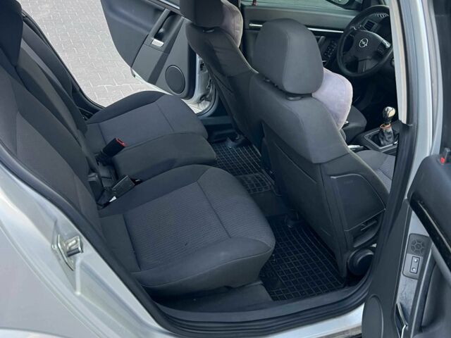 Серый Опель Сигнум, объемом двигателя 2.2 л и пробегом 200 тыс. км за 3800 $, фото 11 на Automoto.ua