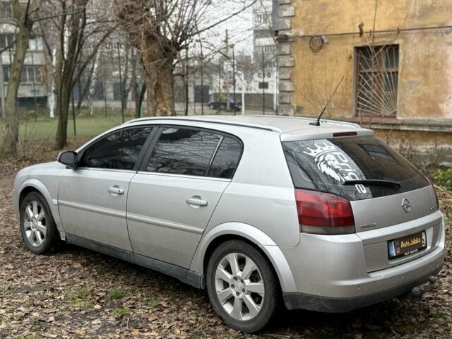 Серый Опель Сигнум, объемом двигателя 3 л и пробегом 300 тыс. км за 1450 $, фото 4 на Automoto.ua