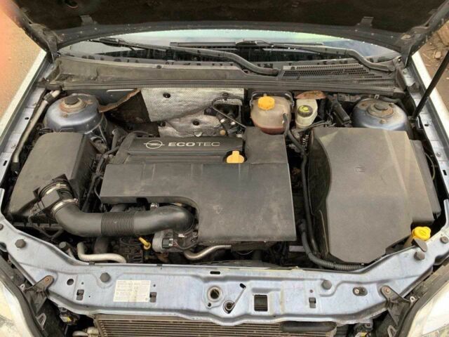 Серый Опель Сигнум, объемом двигателя 2.2 л и пробегом 180 тыс. км за 3500 $, фото 4 на Automoto.ua