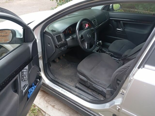 Серый Опель Сигнум, объемом двигателя 2.2 л и пробегом 330 тыс. км за 2500 $, фото 2 на Automoto.ua