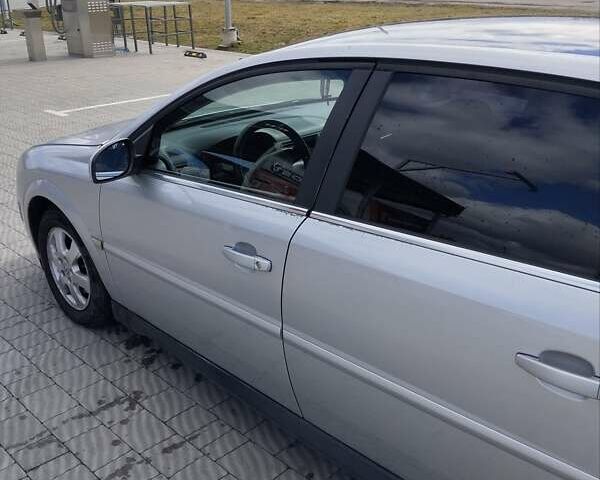 Серый Опель Сигнум, объемом двигателя 2.2 л и пробегом 228 тыс. км за 3200 $, фото 1 на Automoto.ua