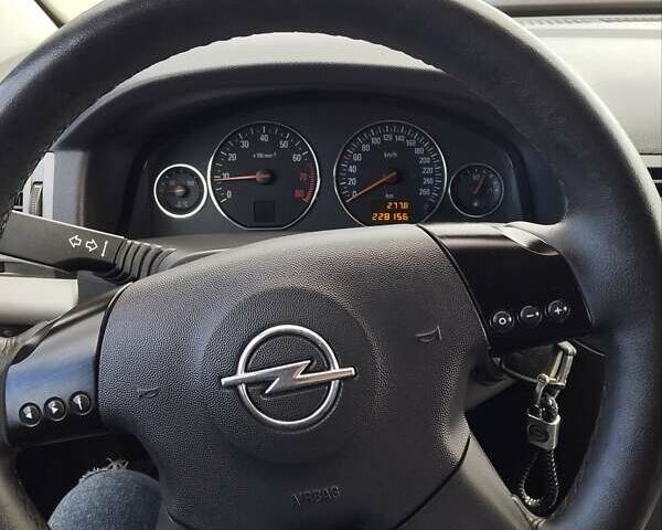 Серый Опель Сигнум, объемом двигателя 2.2 л и пробегом 228 тыс. км за 3200 $, фото 13 на Automoto.ua