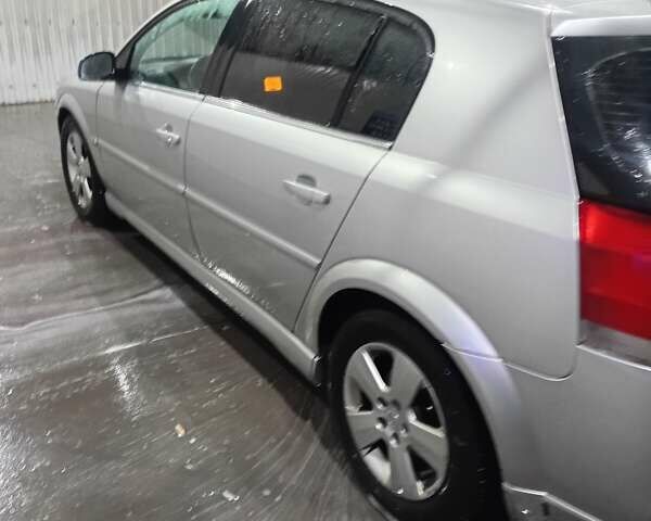 Сірий Опель Сігнум, об'ємом двигуна 2.2 л та пробігом 345 тис. км за 2800 $, фото 2 на Automoto.ua