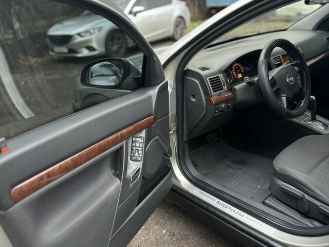 Серый Опель Сигнум, объемом двигателя 2.2 л и пробегом 360 тыс. км за 4250 $, фото 8 на Automoto.ua