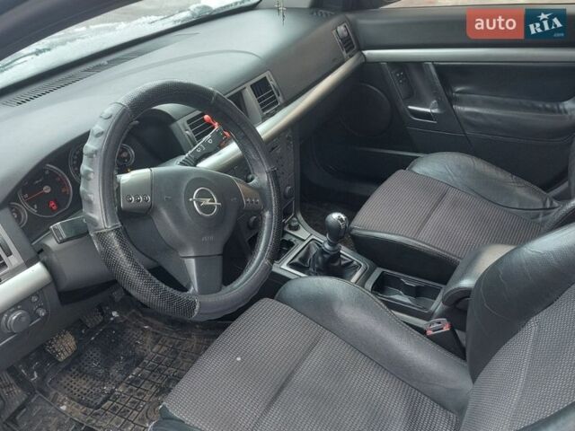 Серый Опель Сигнум, объемом двигателя 3 л и пробегом 300 тыс. км за 1111 $, фото 4 на Automoto.ua