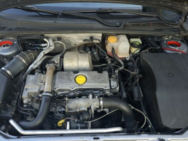 Серый Опель Сигнум, объемом двигателя 2.2 л и пробегом 400 тыс. км за 2600 $, фото 7 на Automoto.ua