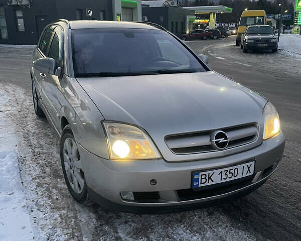 Серый Опель Сигнум, объемом двигателя 2.2 л и пробегом 240 тыс. км за 3700 $, фото 1 на Automoto.ua
